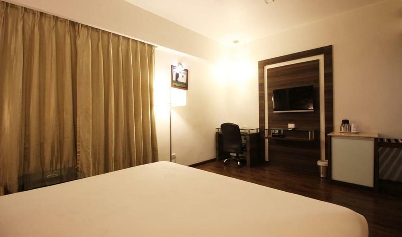 Hotel Aaram Orchard Ахмедабад Экстерьер фото
